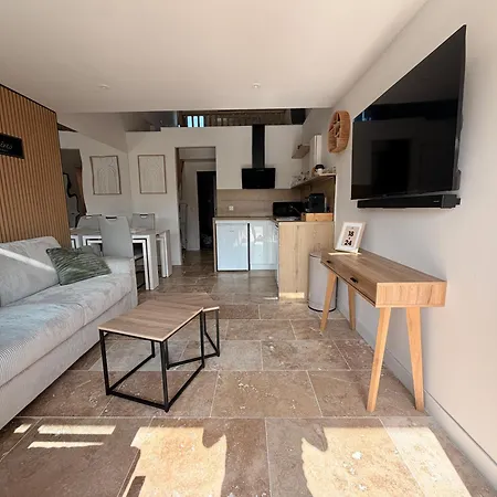 Sexty-nine, 69 Heliovillage Βίλα Agde
