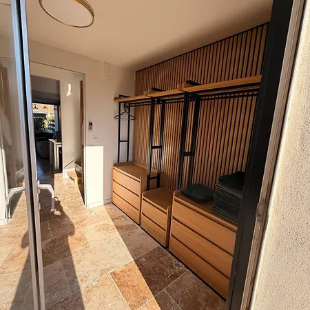 Sexty-nine, 69 Heliovillage Βίλα Agde