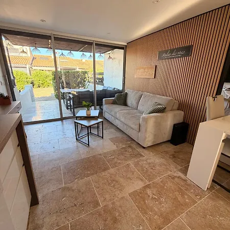 Sexty-nine, 69 Heliovillage Βίλα Agde